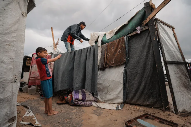 Tijuana, Ceuta, Tapachula: las ciudades fronterizas que inventan la política migratoria que los Estados no saben hacer